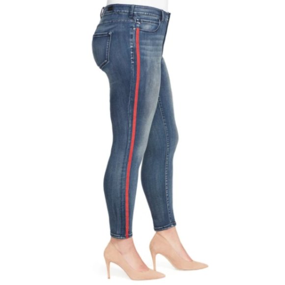 Women's Mid-Rise Jeans - Universal Thread™ - Picture 1 of 8